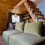 Lodge Stryh Xata - будиночок в карпатах з чаном-джакузі Volosyanka (Lviv)