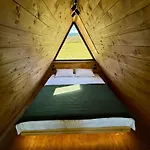 Lodge Stryh Xata - будиночок в карпатах з чаном-джакузі