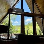 Lodge Stryh Xata - будиночок в карпатах з чаном-джакузі Volosyanka (Lviv)