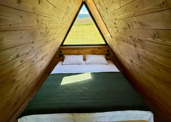 Lodge Stryh Xata - будиночок в карпатах з чаном-джакузі