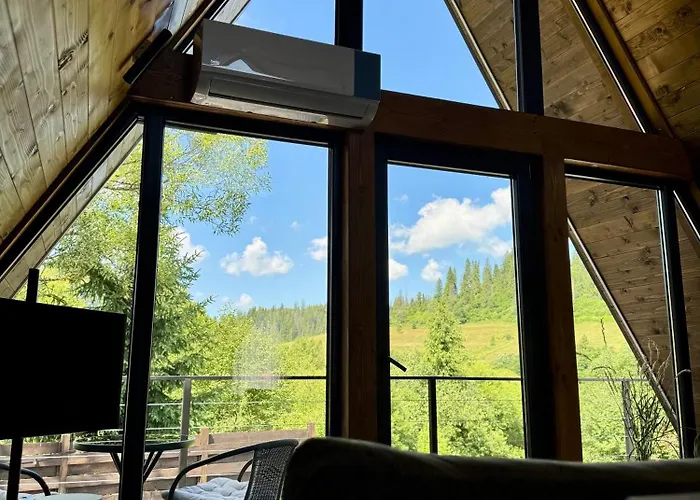 Lodge Stryh Xata - будиночок в карпатах з чаном-джакузі Volosyanka (Lviv)