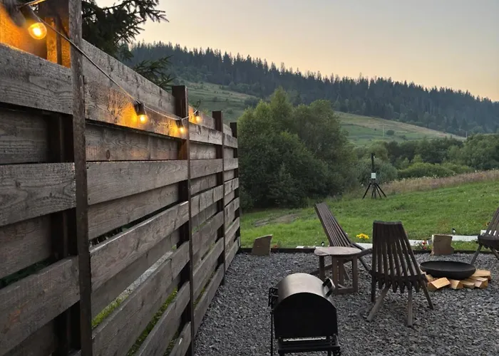 Lodge Stryh Xata - будиночок в карпатах з чаном-джакузі Volosyanka (Lviv)